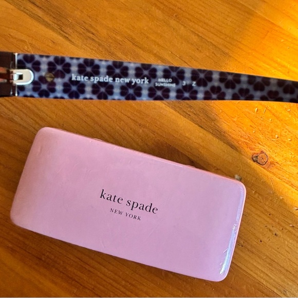 Kate Spade Sunglasses with case - Picture 10 of 15